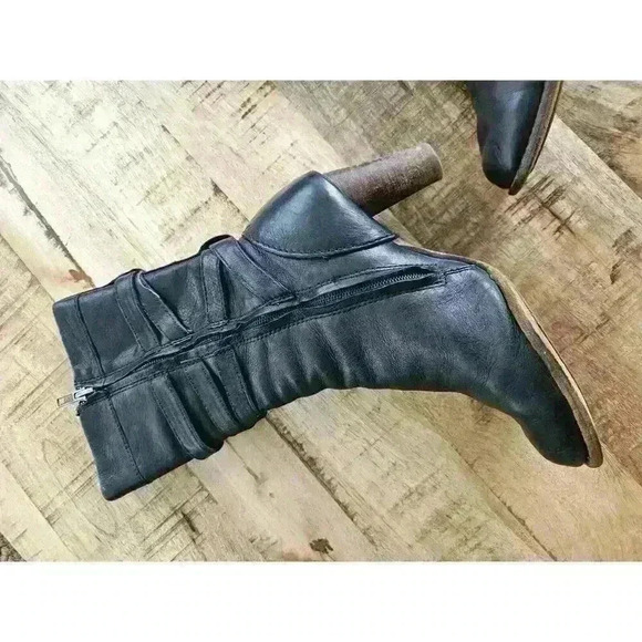 UGG Caroline High Heel Black Leather Side Zip Winter Boots Womens Size 6 - Picture 11 of 16